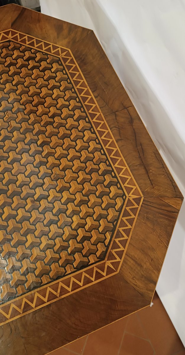 TAVOLINO OTTAGONALE CON INTARSI GEOMETRICI META' XIX SECOLO -photo-2