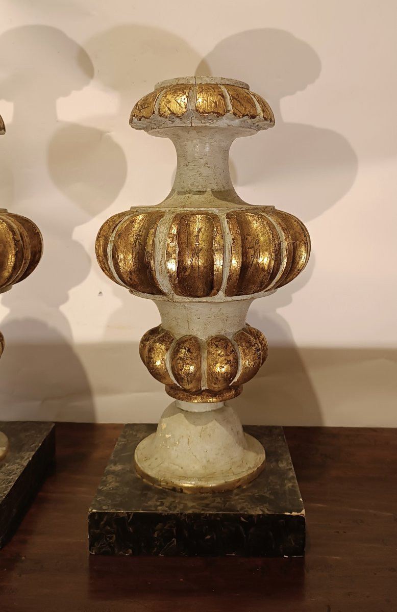 COPPIA DI CANDELABRI IN LEGNO LACCATO E DORATO XIX SECOLO-photo-3