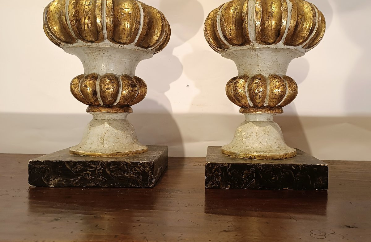 COPPIA DI CANDELABRI IN LEGNO LACCATO E DORATO XIX SECOLO-photo-4