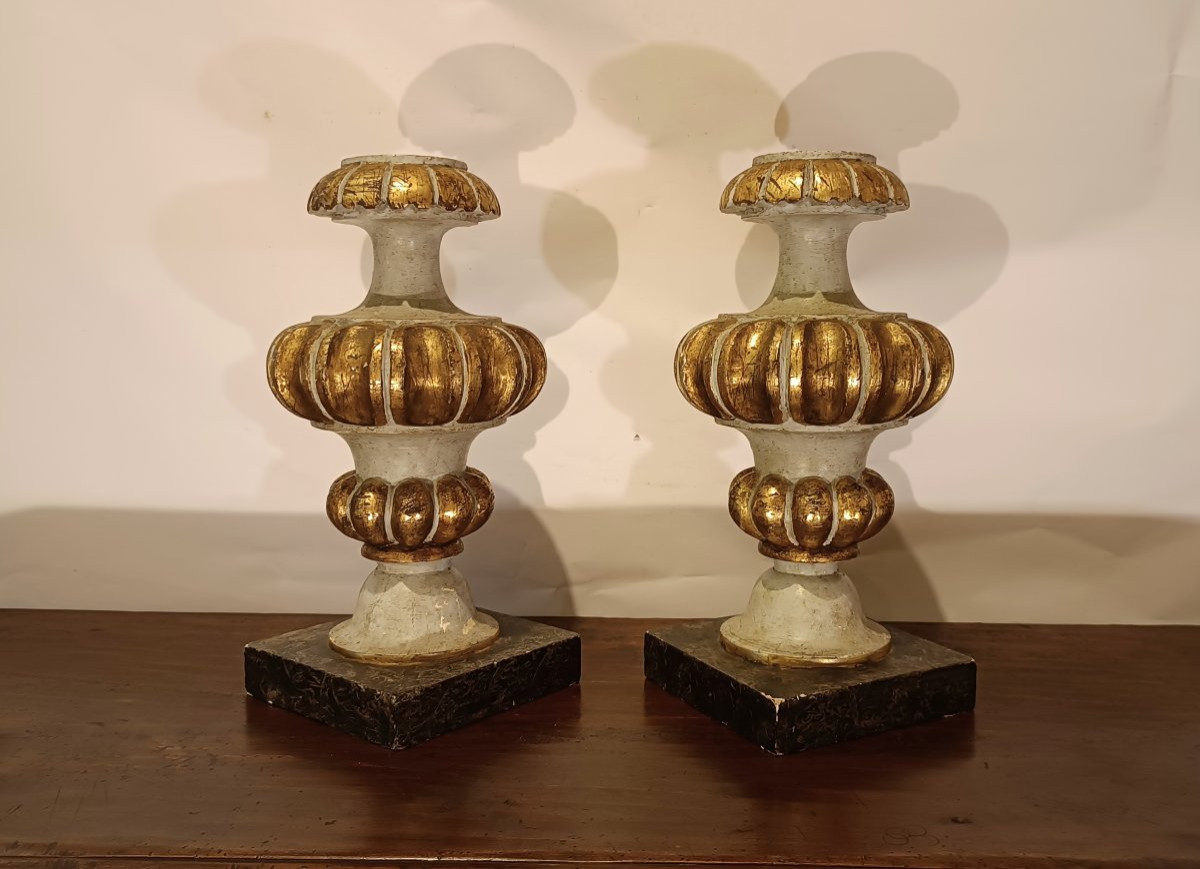 COPPIA DI CANDELABRI IN LEGNO LACCATO E DORATO XIX SECOLO-photo-3