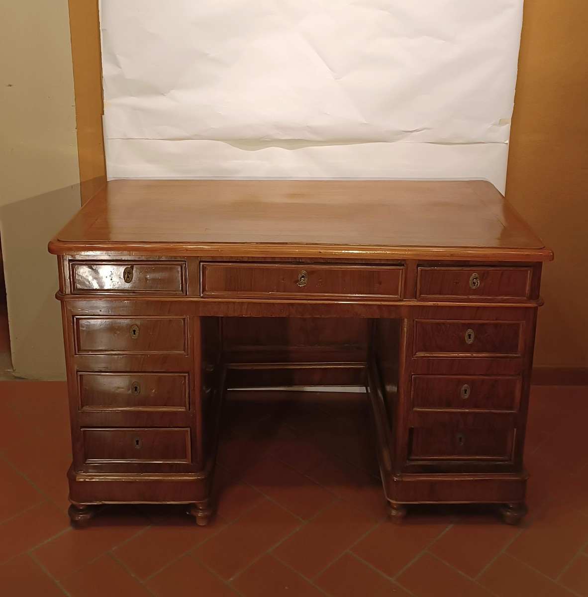 SCRITTOIO IN NOCE SECONDA META' XIX SECOLO