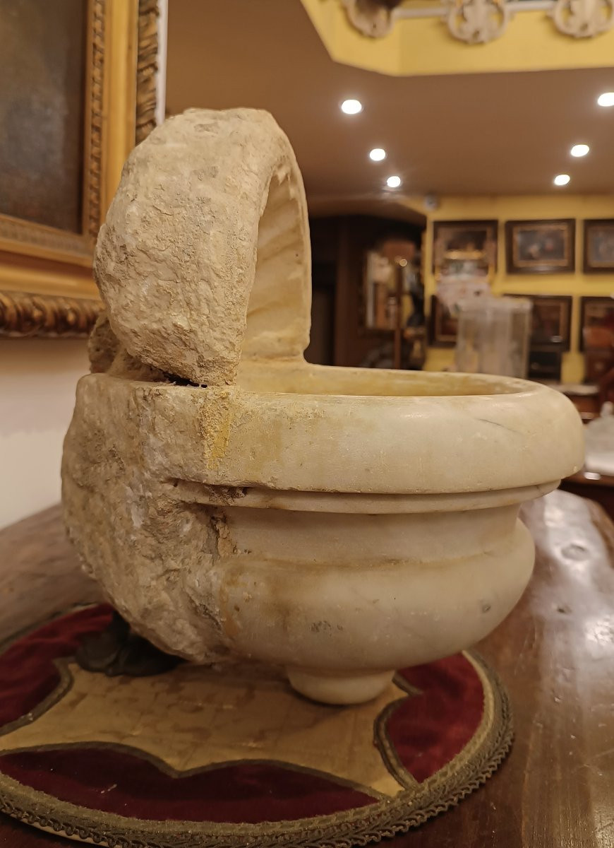 ACQUASANTIERA IN MARMO PRIMA META' XVII SECOLO-photo-4