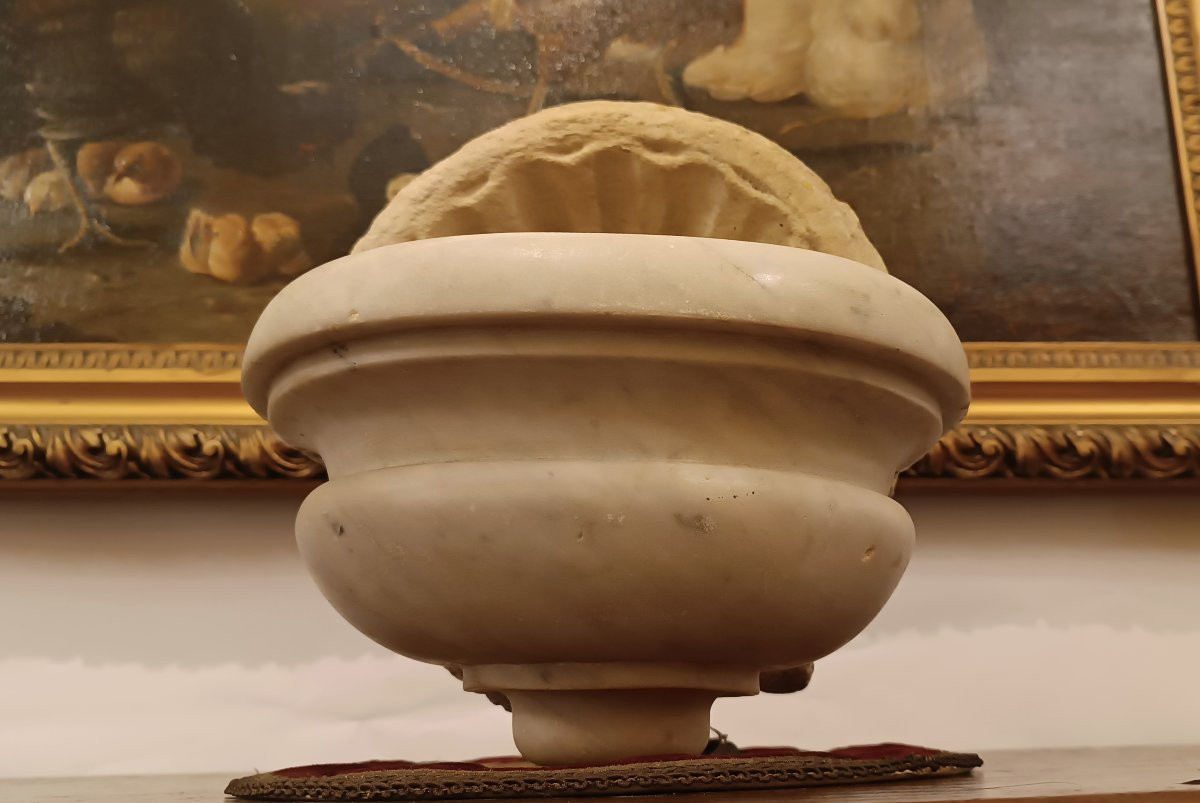 ACQUASANTIERA IN MARMO PRIMA META' XVII SECOLO-photo-2