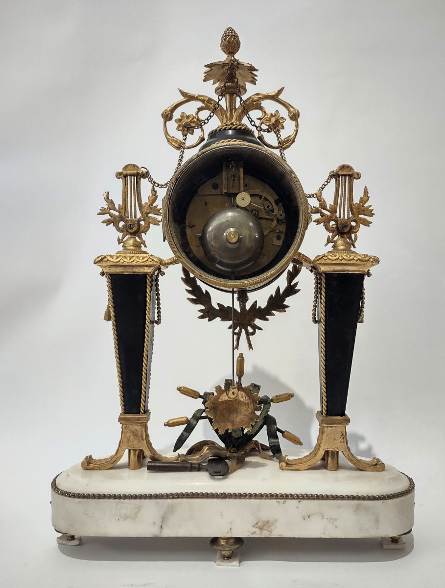 OROLOGIO A PENDOLO LUIGI XVI IN MARMO E BRONZI DORATI FINE DEL XVIII SECOLO-photo-2
