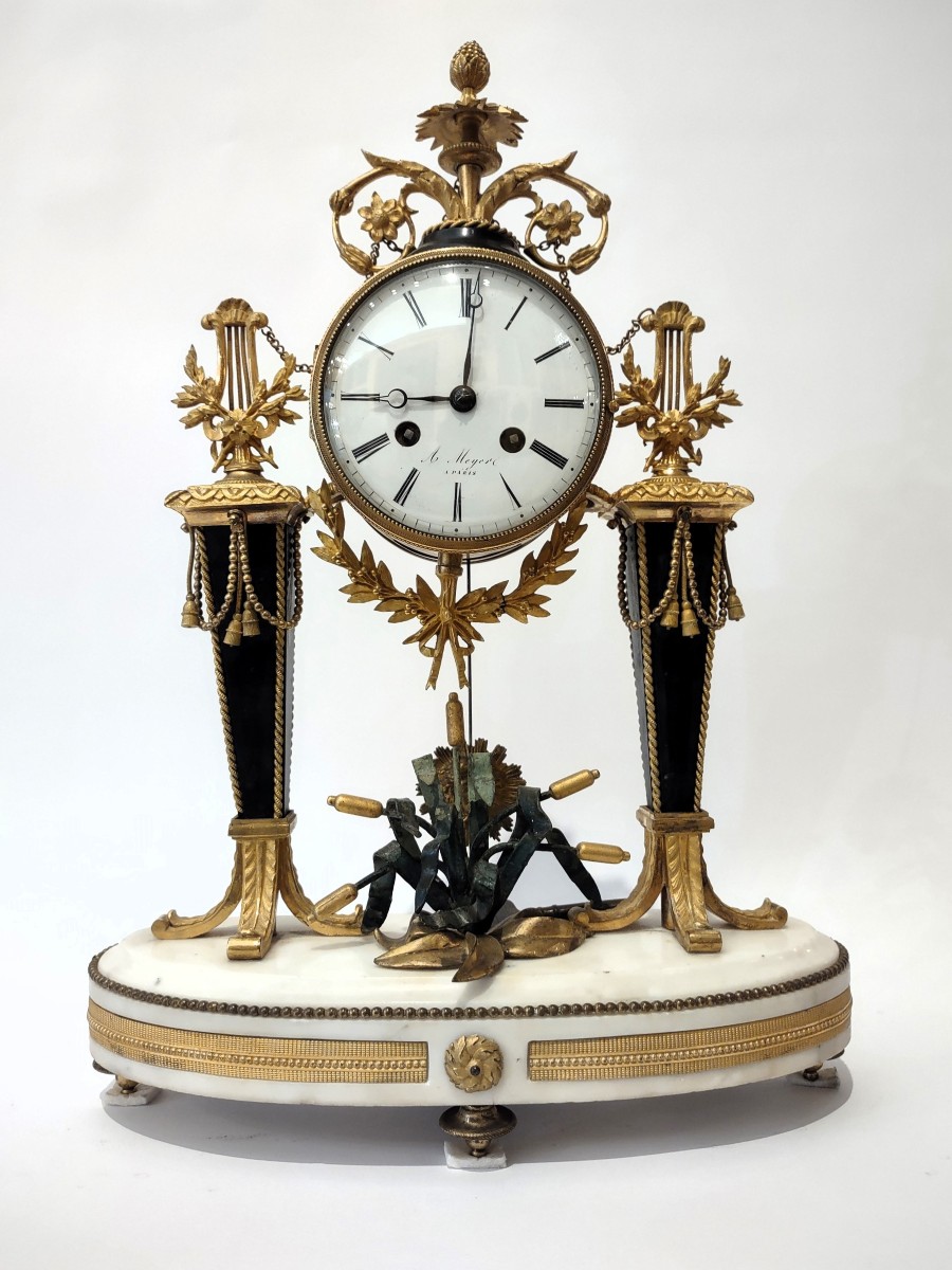 OROLOGIO A PENDOLO LUIGI XVI IN MARMO E BRONZI DORATI FINE DEL XVIII SECOLO