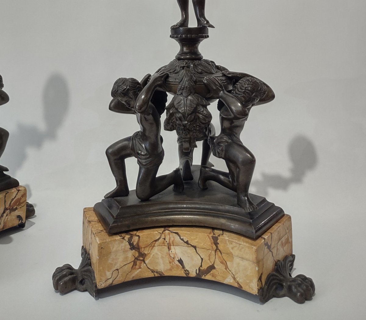 COPPIA DI CANDELIERI IN BRONZO CON PUTTI XIX SECOLO-photo-4