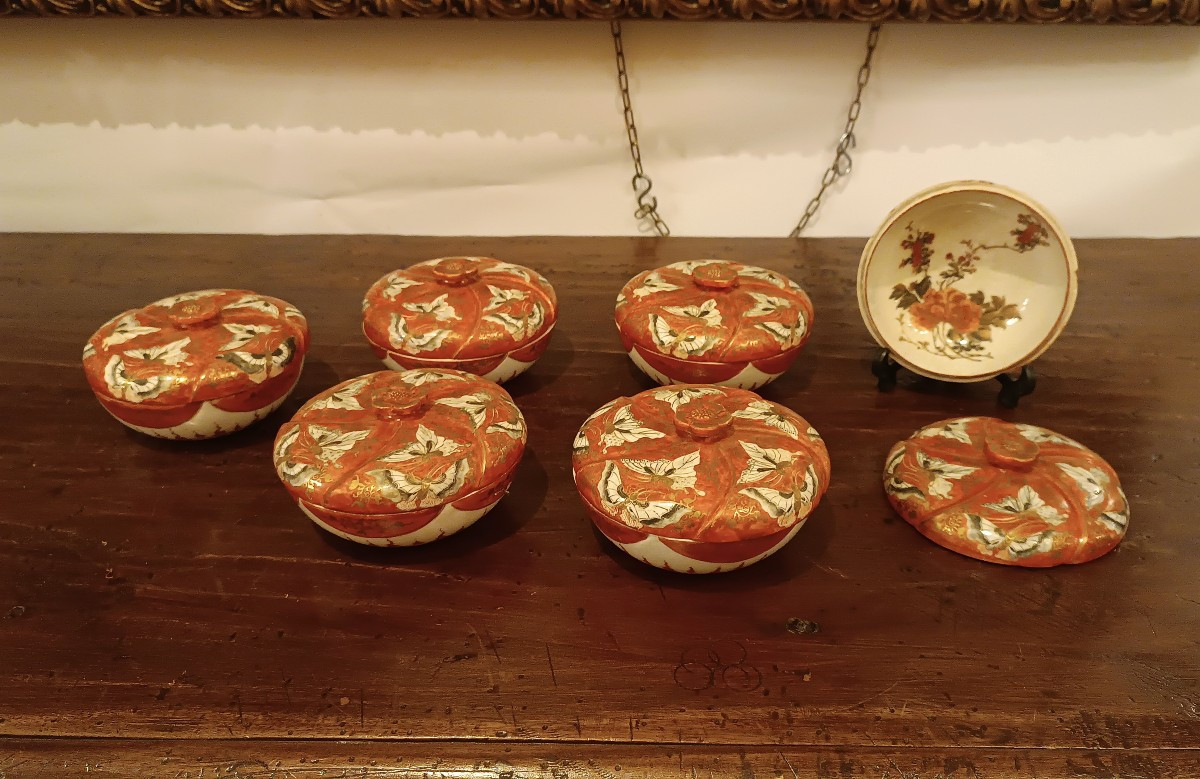 SERIE DI SEI PICCOLE COPPE KUTANI XIX SECOLO 