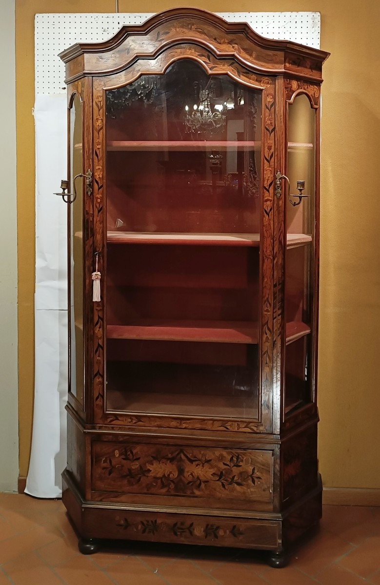 VETRINA IN NOCE CON INTARSI META' XIX SECOLO