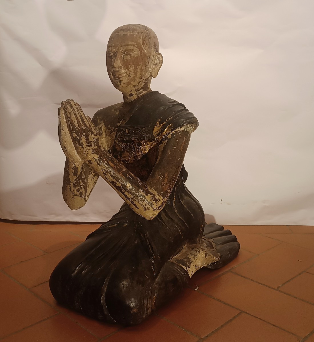 SCULTURA IN LEGNO DIPINTO MONACO BIRMANO FINE XIX SECOLO
