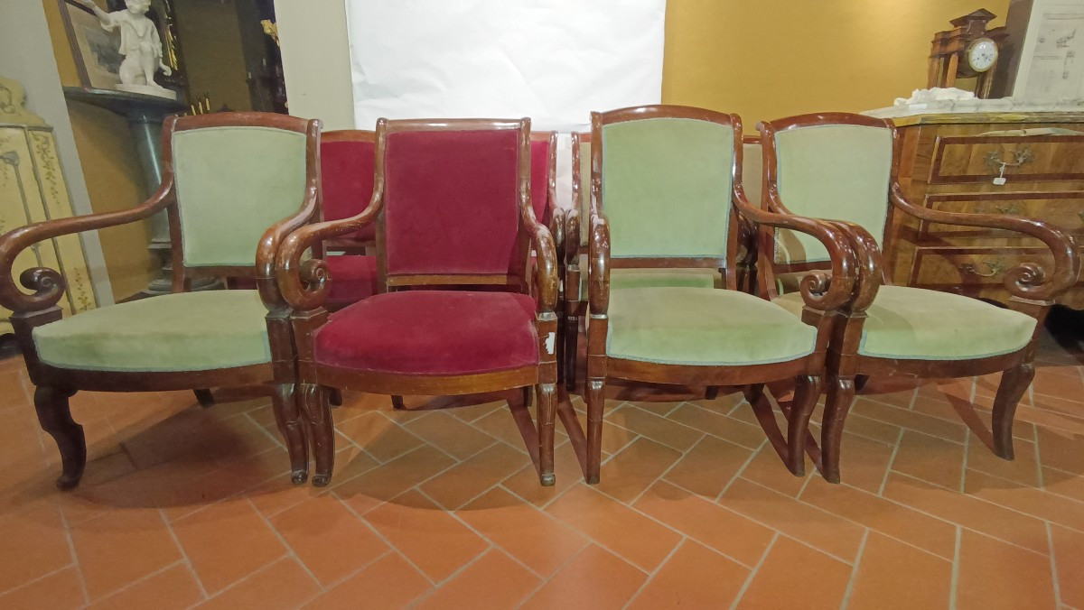 SERIE DI OTTO POLTRONE IN MOGANO CARLO X PRIMA META' XIX SECOLO