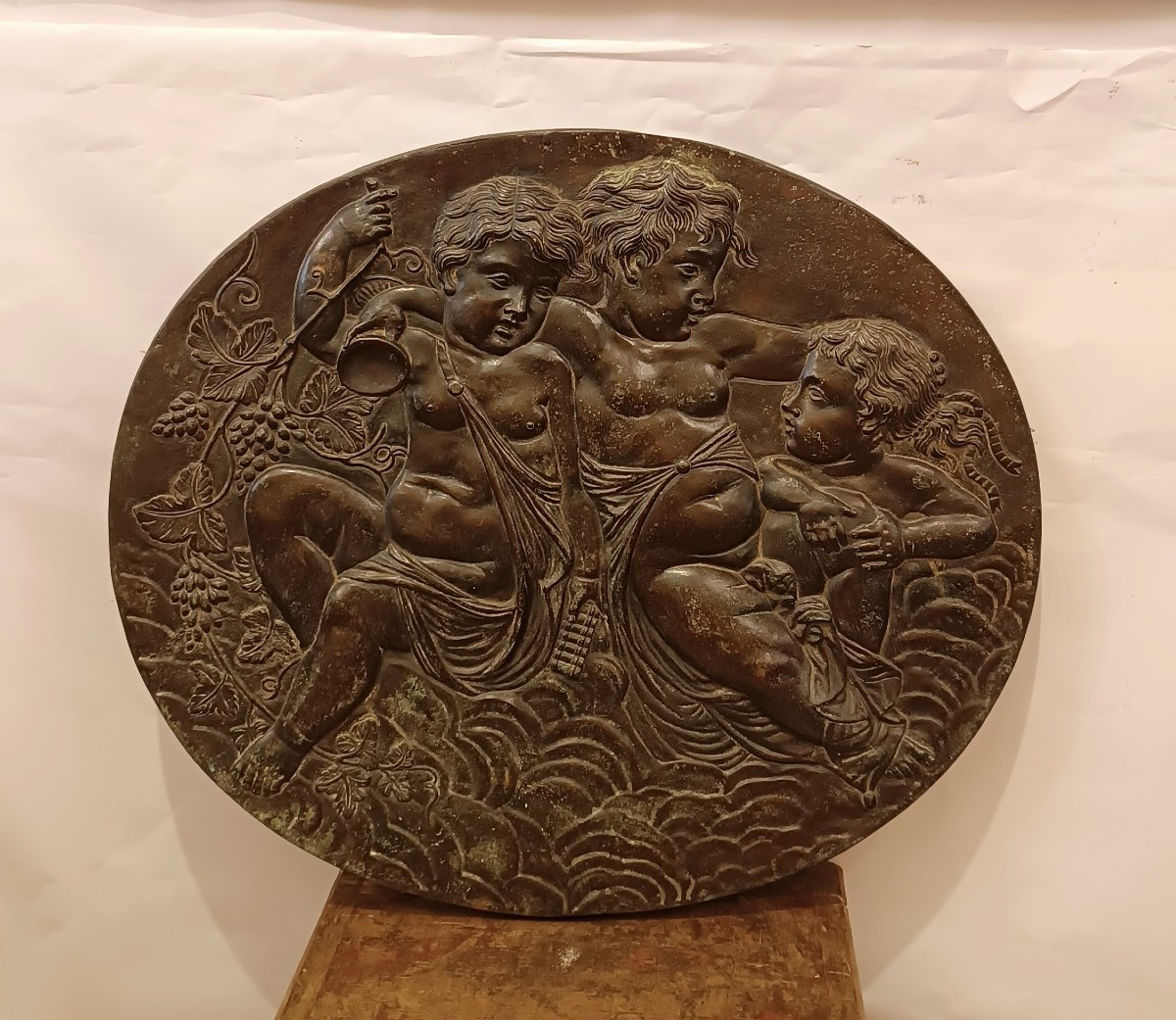 PLACCA DECORATIVA IN BRONZO CON AMORINI SECONDA META' XIX SECOLO 
