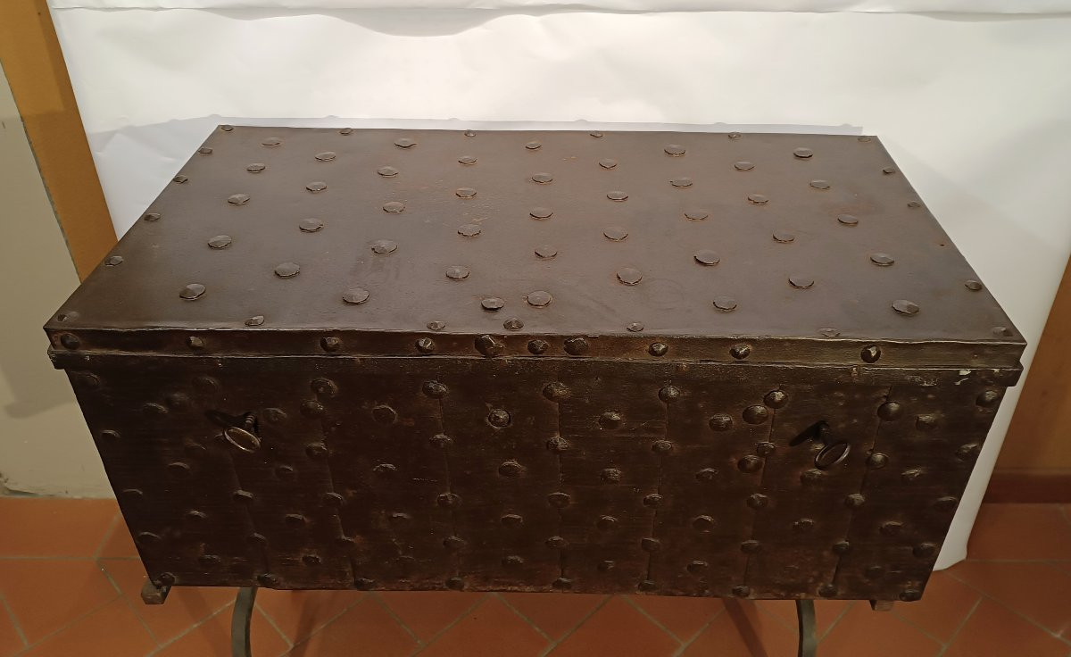 FORZIERE IN FERRO META' DEL XVII SECOLO-photo-2