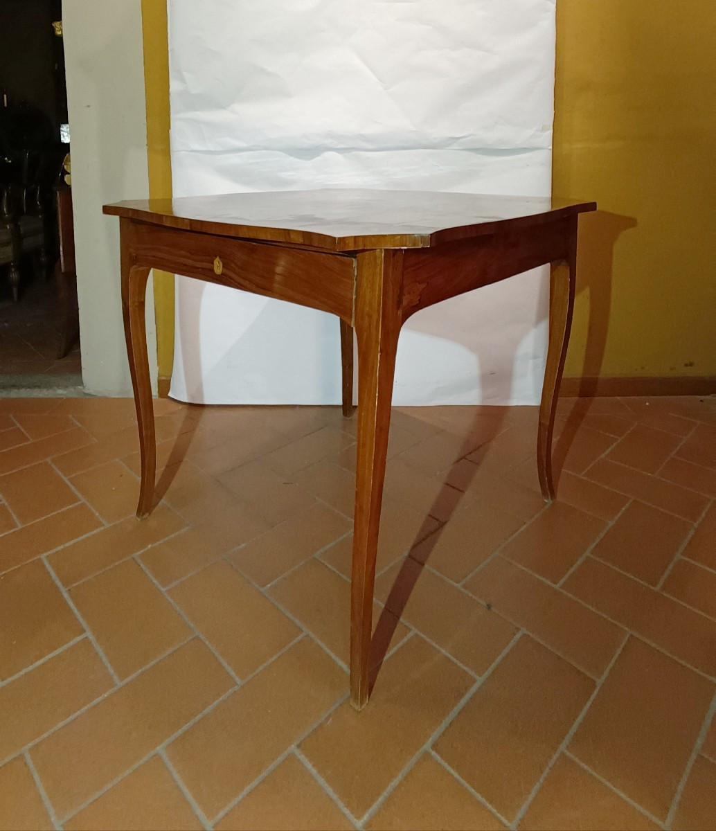 TAVOLINO DA GIOCO IN NOCE CON INTARSI META' XIX SECOLO