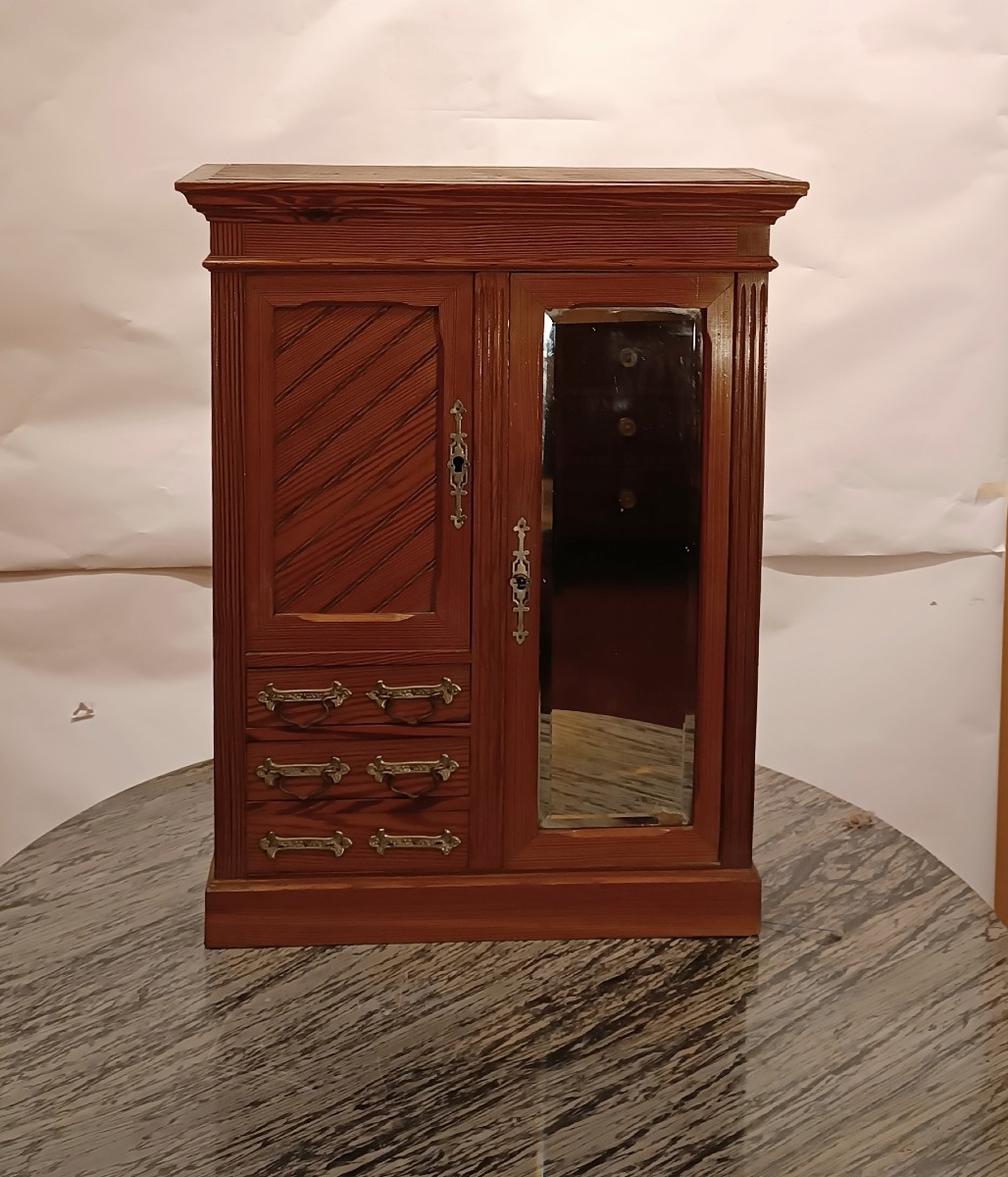 PICCOLO ARMADIO PER BAMBOLE FINE XIX SECOLO