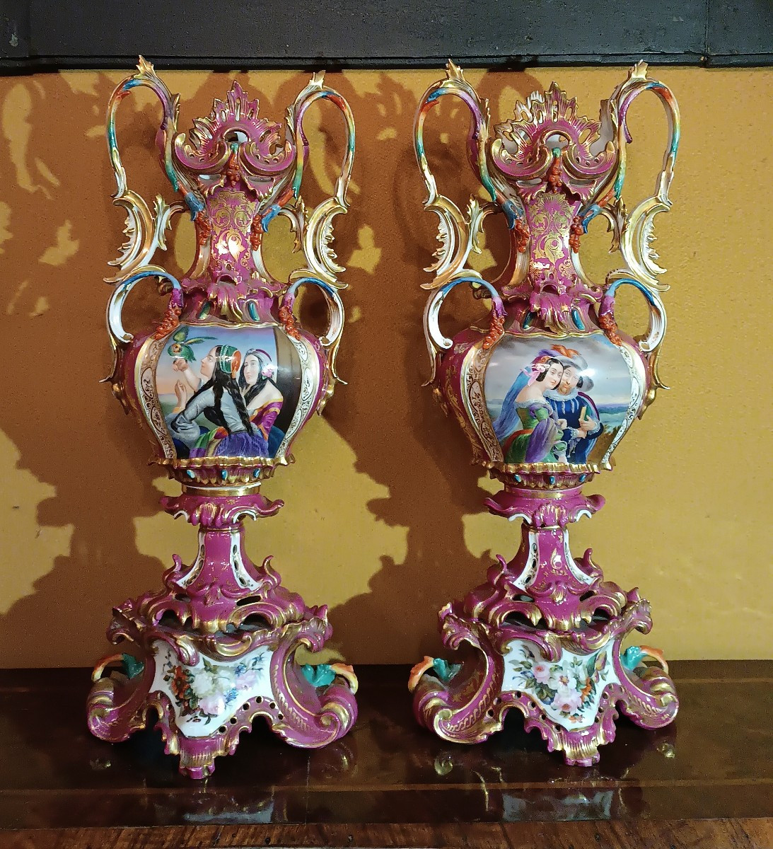 COPPIA DI VASI IN PORCELLANA JACOB PETIT SECONDA META' XIX SECOLO 