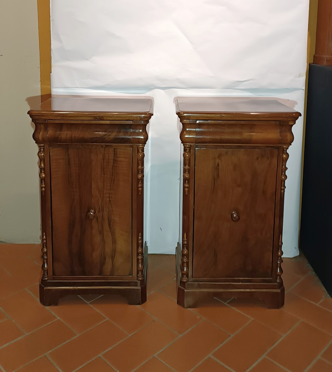 COPPIA DI COMODINI IN NOCE LUIGI FILIPPO PRIMA META' XIX SECOLO 