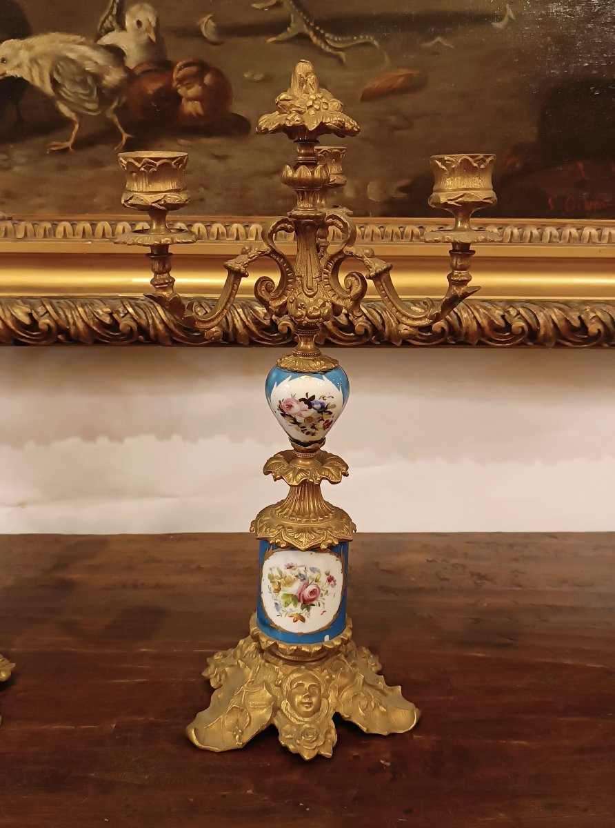 COPPIA DI CANDELIERI IN BRONZO DORATO E PORCELLANA SÈVRES META' XIX SECOLO -photo-2