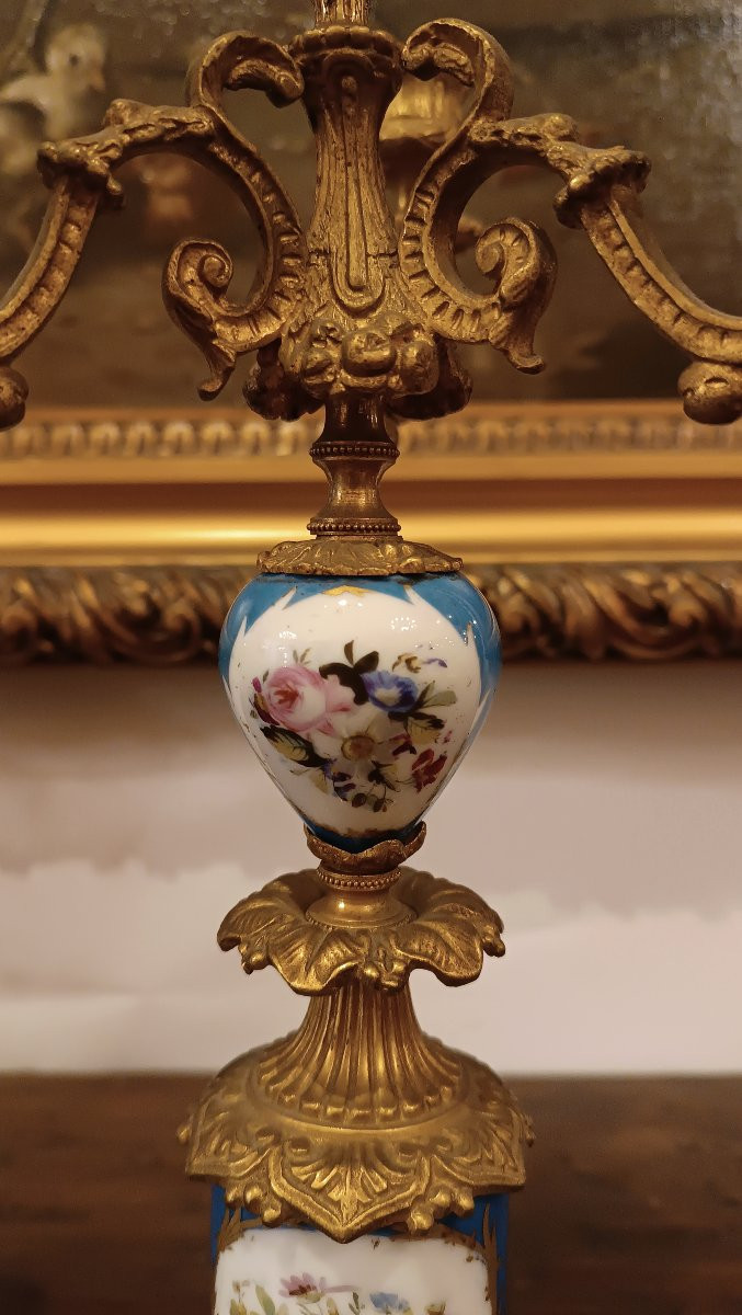 COPPIA DI CANDELIERI IN BRONZO DORATO E PORCELLANA SÈVRES META' XIX SECOLO -photo-3