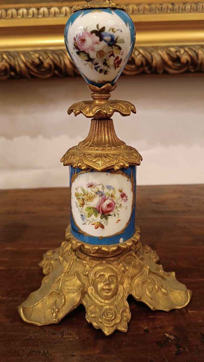 COPPIA DI CANDELIERI IN BRONZO DORATO E PORCELLANA SÈVRES META' XIX SECOLO -photo-4