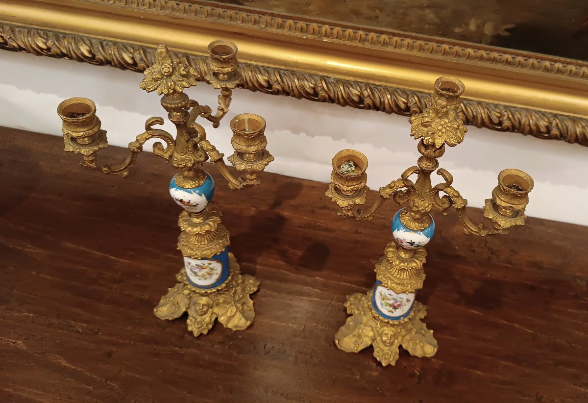 COPPIA DI CANDELIERI IN BRONZO DORATO E PORCELLANA SÈVRES META' XIX SECOLO -photo-2