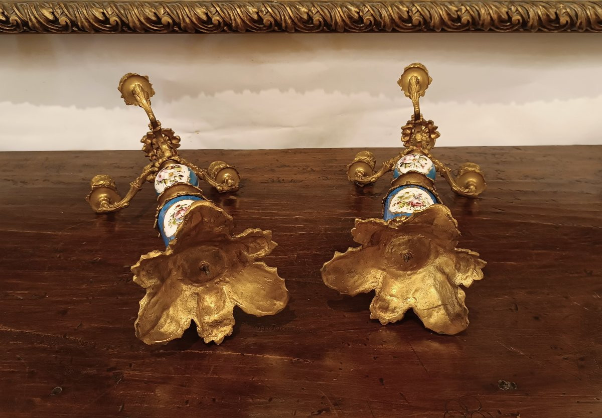 COPPIA DI CANDELIERI IN BRONZO DORATO E PORCELLANA SÈVRES META' XIX SECOLO -photo-5