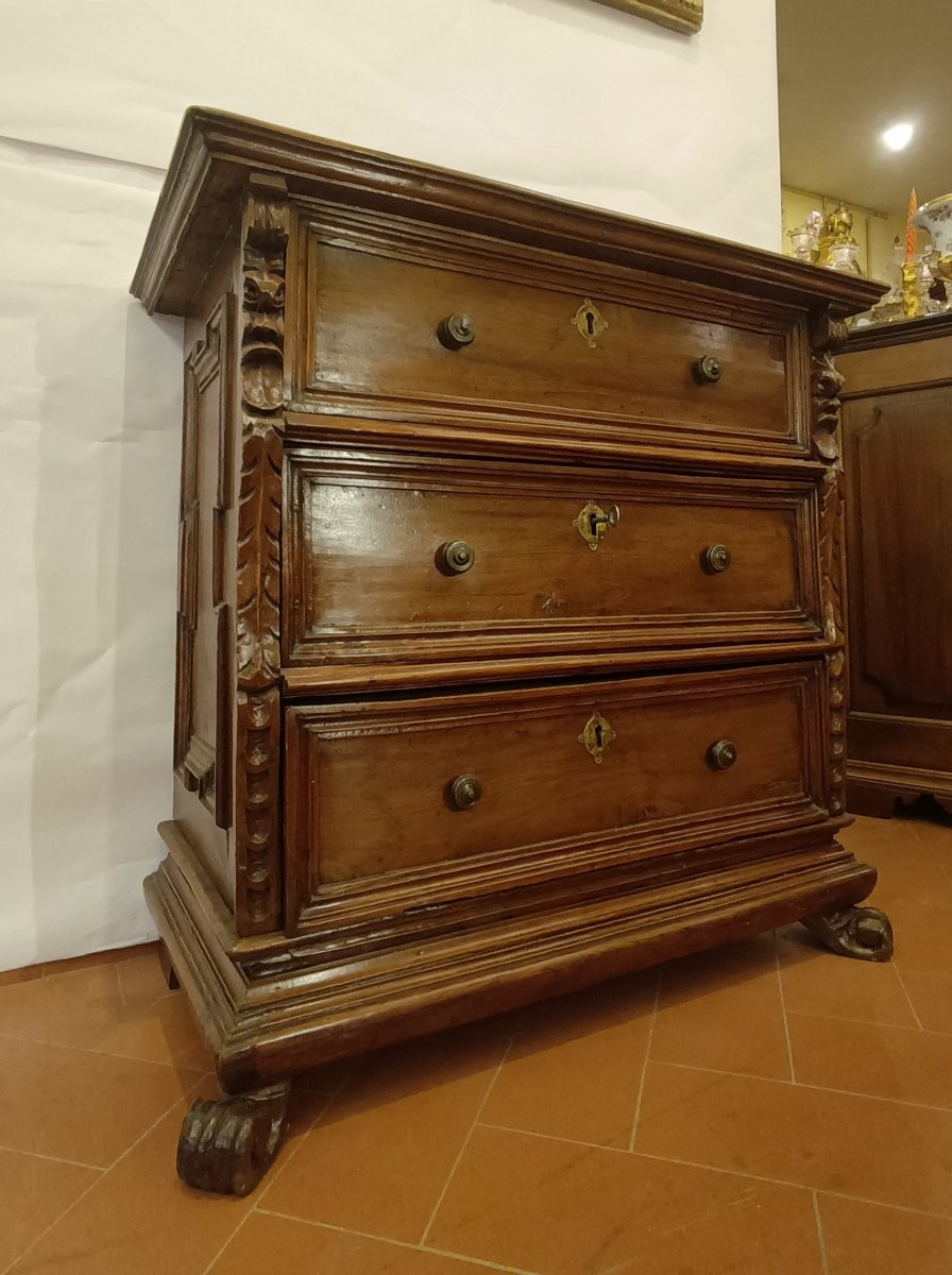 PICCOLO CASSETTONE IN NOCE CON LESENE PRIMA META' XVII SECOLO-photo-4