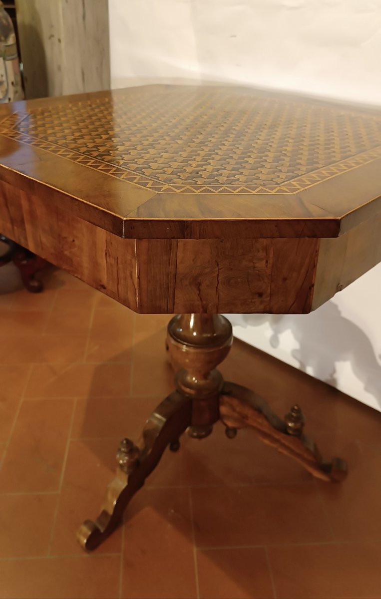 TAVOLINO OTTAGONALE CON INTARSI GEOMETRICI META' XIX SECOLO -photo-3