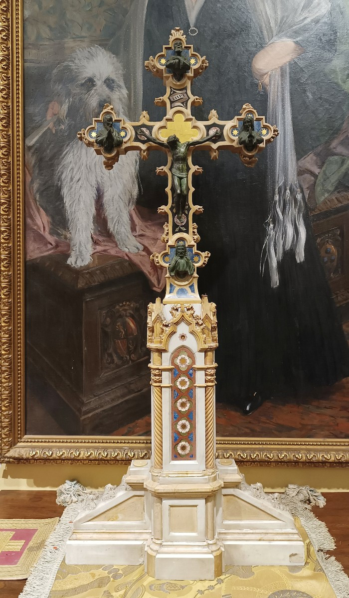 CROCIFISSO IN MARMO E PIETRE DURE META' XIX SECOLO