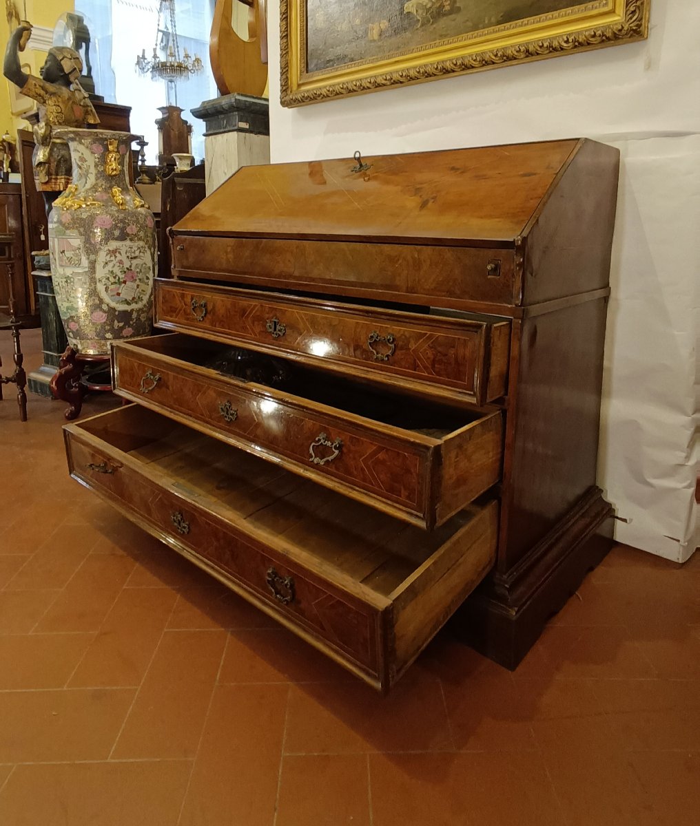 CASSETTONE A RIBALTA IN NOCE E INTARSI FINE XVII SECOLO-photo-1
