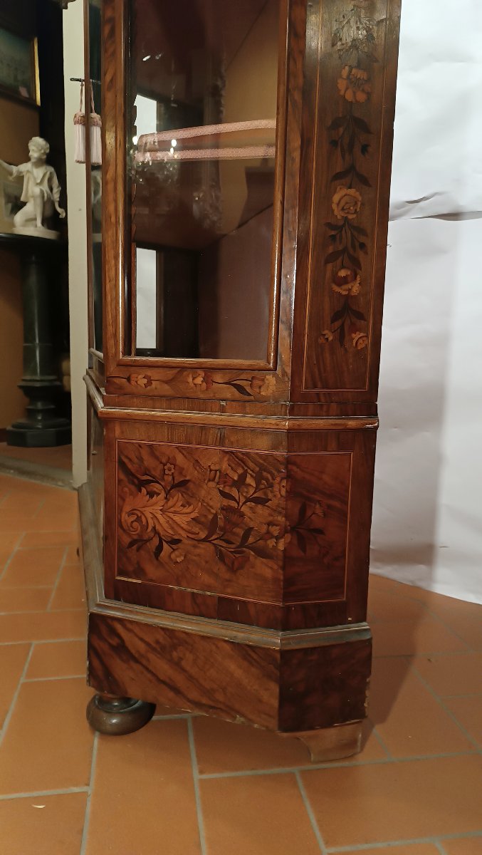 VETRINA IN NOCE CON INTARSI META' XIX SECOLO-photo-5