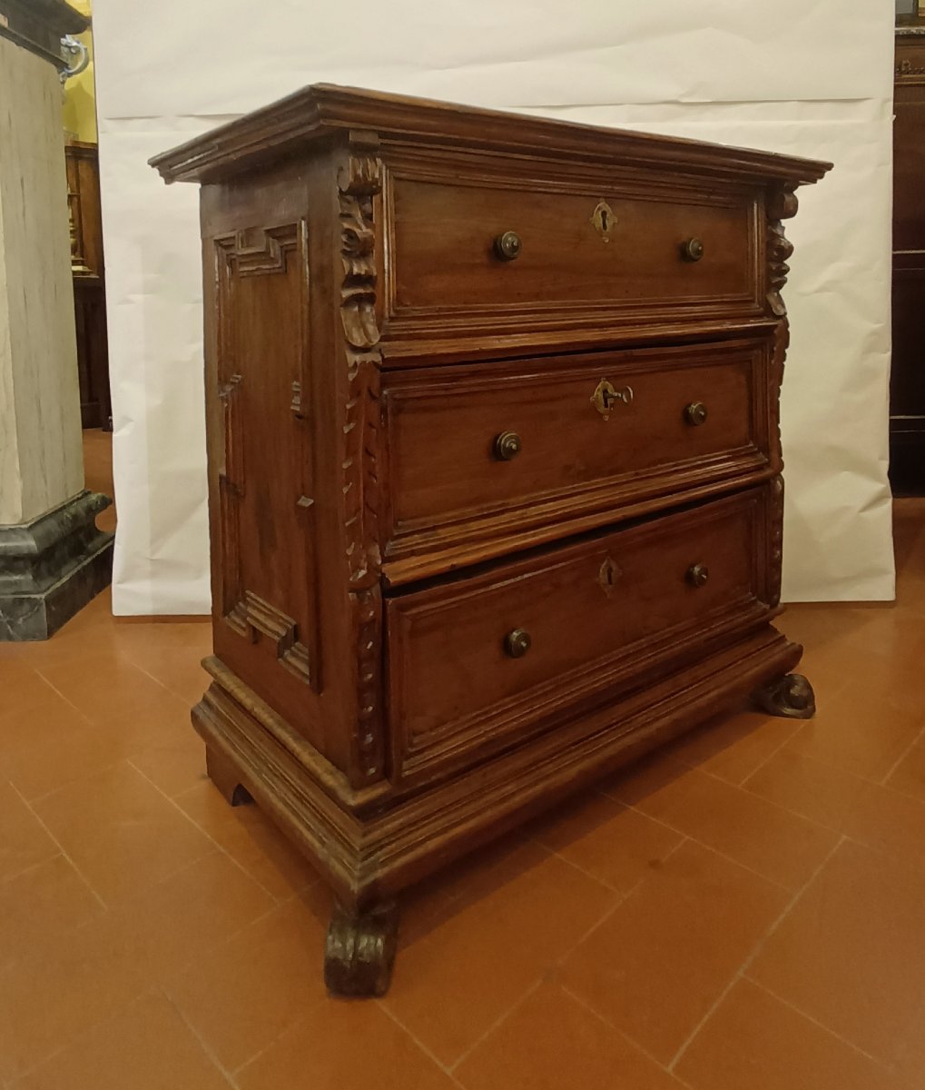 PICCOLO CASSETTONE IN NOCE CON LESENE PRIMA META' XVII SECOLO-photo-6