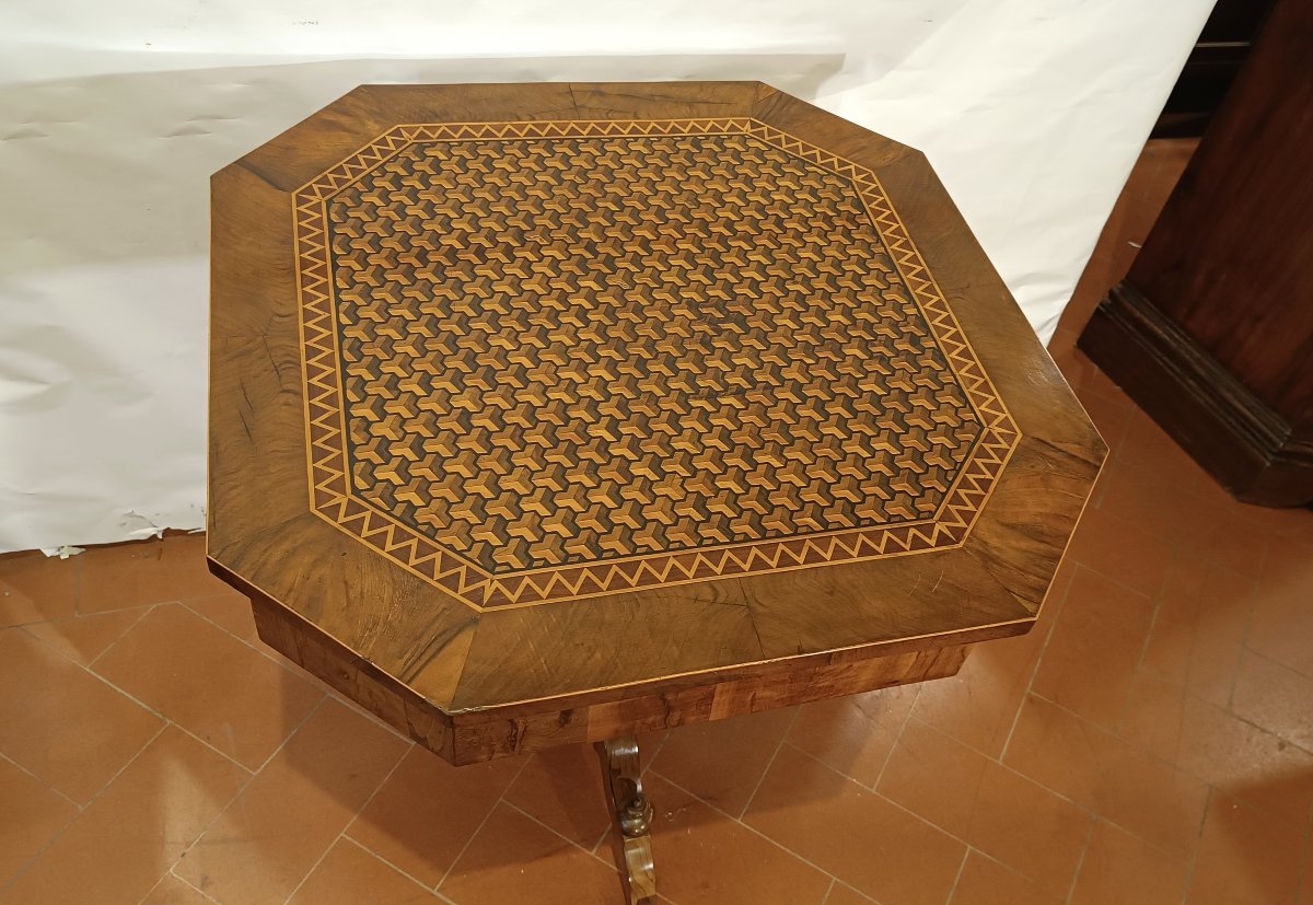 TAVOLINO OTTAGONALE CON INTARSI GEOMETRICI META' XIX SECOLO -photo-2