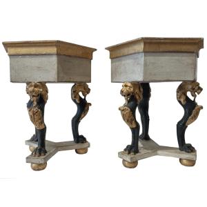 Coppia di cachepot in legno laccato e dorato