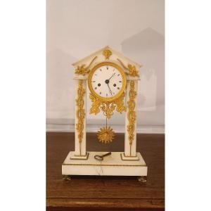 OROLOGIO A TEMPIETTO IN MARMO BIANCO SECONDA META' XVIII SECOLO 