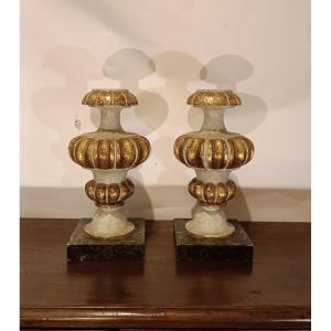 COPPIA DI CANDELABRI IN LEGNO LACCATO E DORATO XIX SECOLO