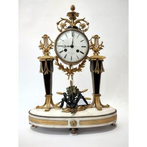 OROLOGIO A PENDOLO LUIGI XVI IN MARMO E BRONZI DORATI FINE DEL XVIII SECOLO