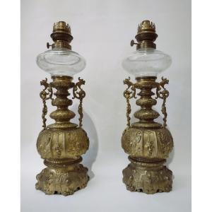 COPPIA DI LUMI A PETROLIO IN BRONZO DORATO SECONDA METÀ DEL XIX SECOLO