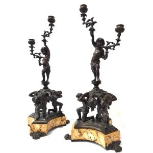 COPPIA DI CANDELIERI IN BRONZO CON PUTTI XIX SECOLO