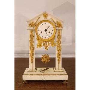 OROLOGIO A TEMPIETTO IN MARMO BIANCO SECONDA META' XVIII SECOLO 