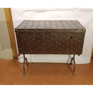 FORZIERE IN FERRO META' DEL XVII SECOLO