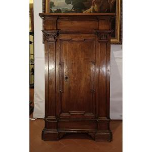 CREDENZINO ALTO IN NOCE FINE XVII SECOLO