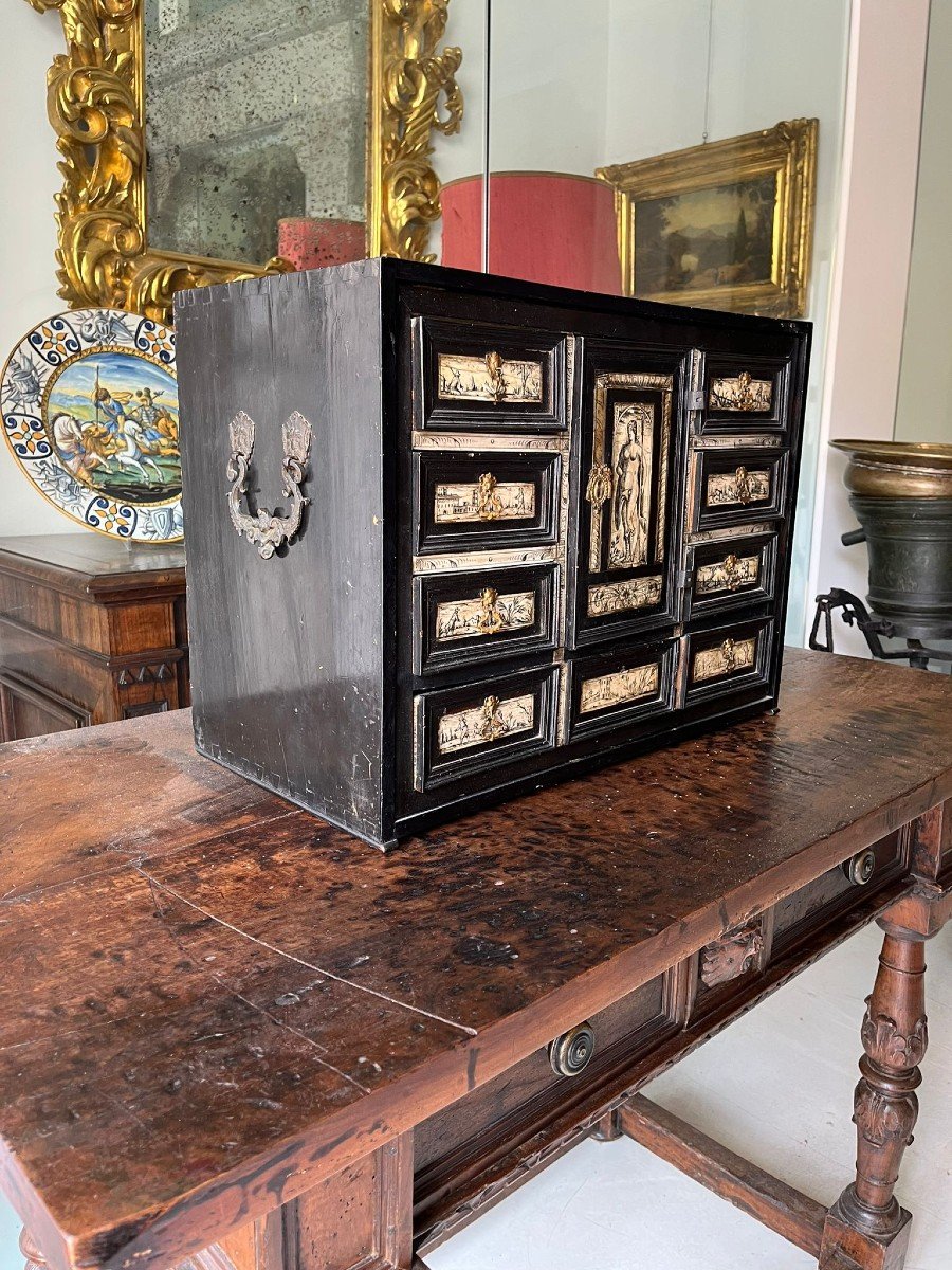 Antique Tuscan Coin Cabinet From The First Half Of The 17th Century With Fine Engravings-photo-5