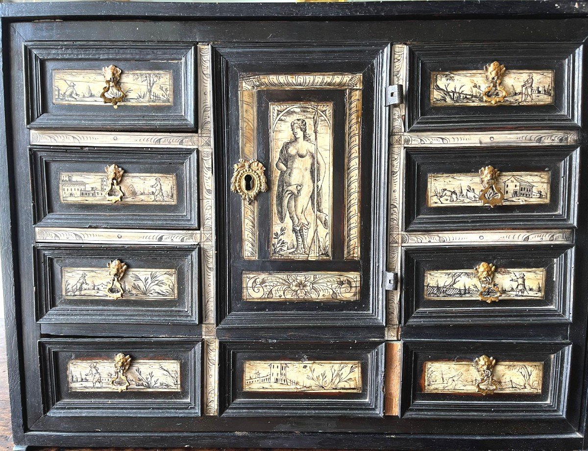 Antique Tuscan Coin Cabinet From The First Half Of The 17th Century With Fine Engravings