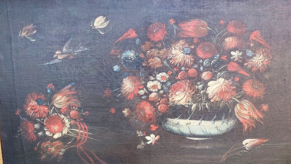 Bellissima coppia di nature morte del XVII secolo con vasi di fiori e volatili.-photo-1