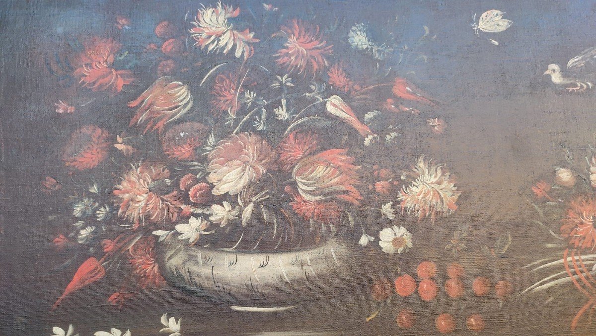 Bellissima coppia di nature morte del XVII secolo con vasi di fiori e volatili.-photo-3