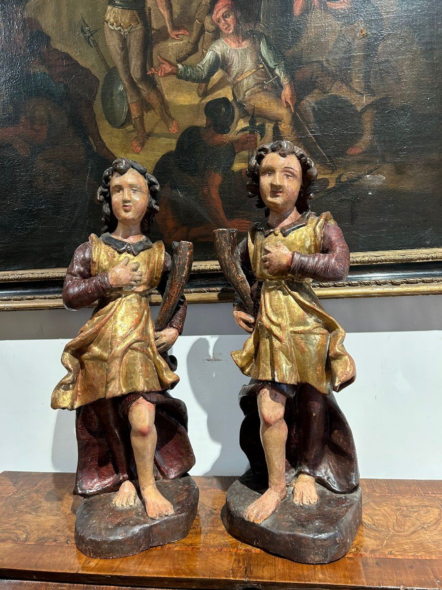 Coppia di sculture in legno raff. figure allegoriche che reggono cornucopia. Italia, XVII s.-photo-2