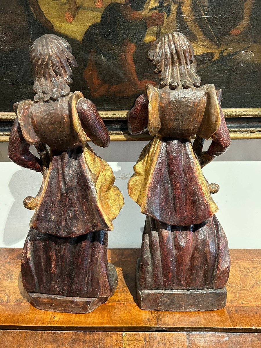 Coppia di sculture in legno raff. figure allegoriche che reggono cornucopia. Italia, XVII s.-photo-4