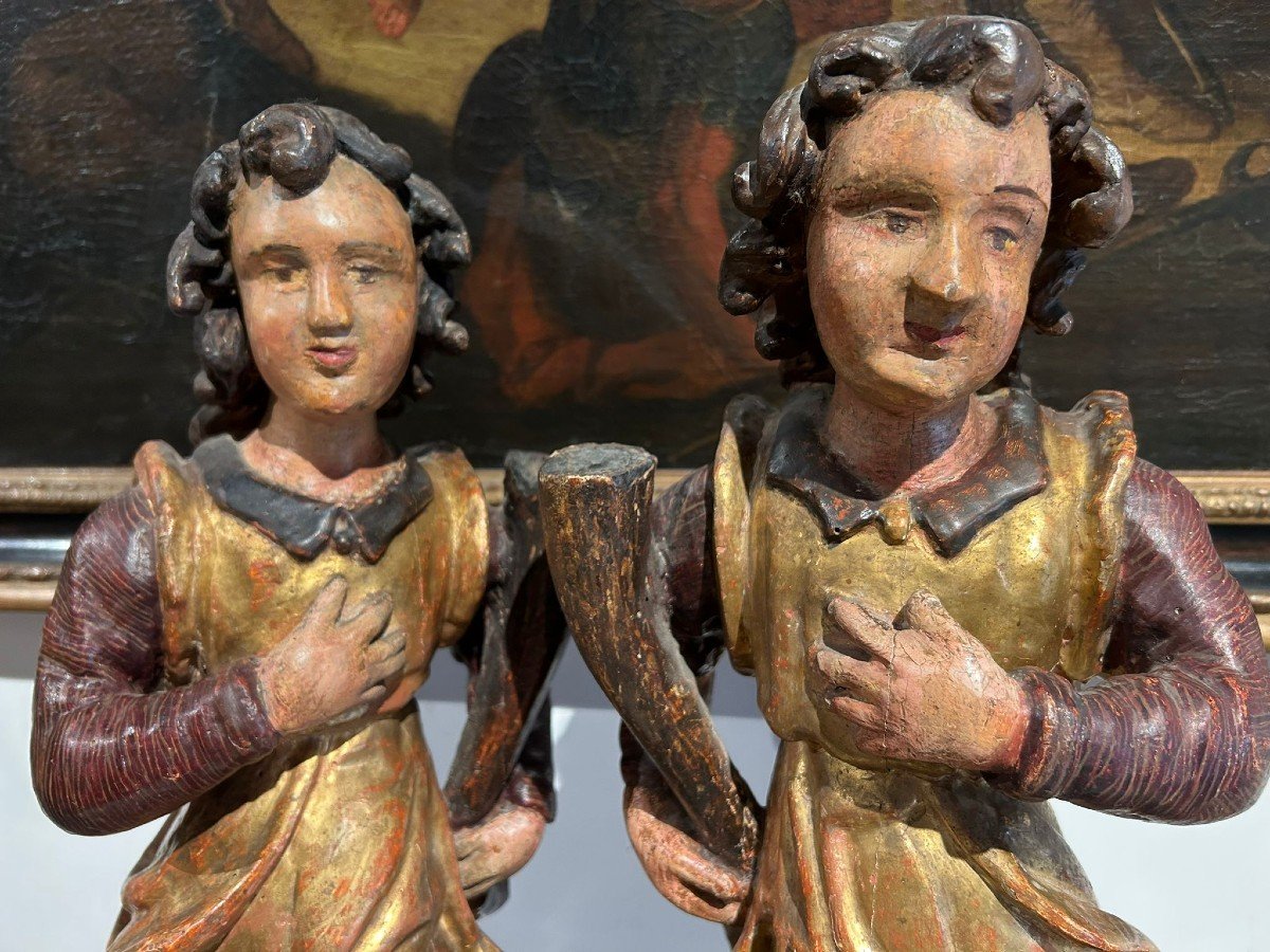 Coppia di sculture in legno raff. figure allegoriche che reggono cornucopia. Italia, XVII s.-photo-1