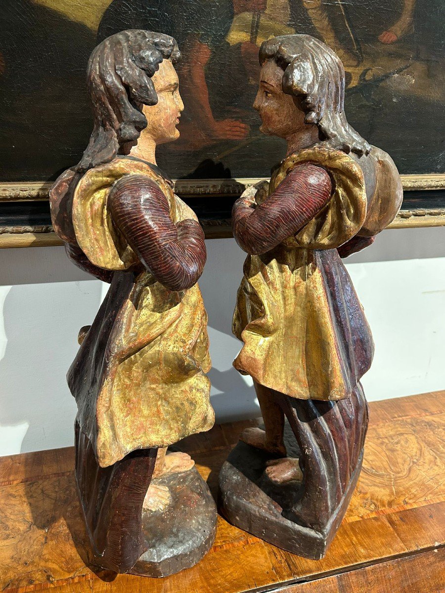 Coppia di sculture in legno raff. figure allegoriche che reggono cornucopia. Italia, XVII s.-photo-4