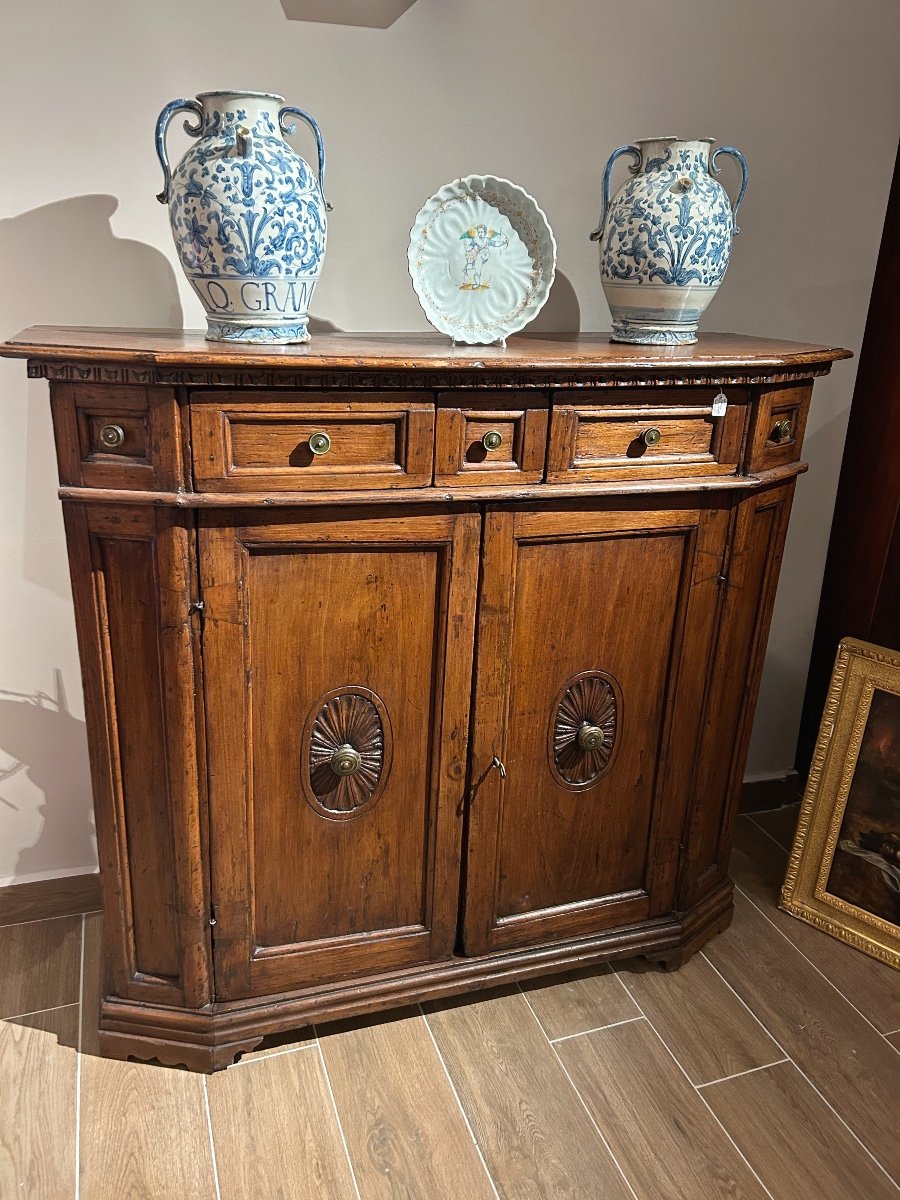 Credenza di ambito emiliano-veneto del Seicento